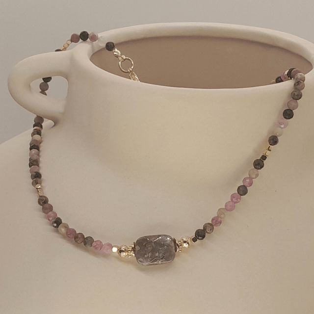 COLLIER JANAH